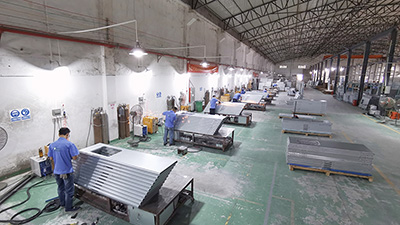 林森易潔門-焊接車間